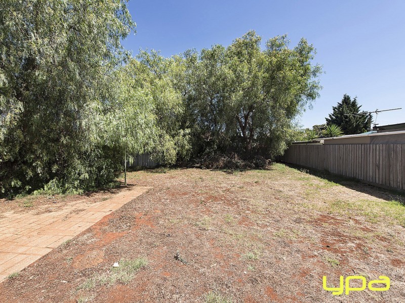 15 Bourke Road, Melton South VIC 3338