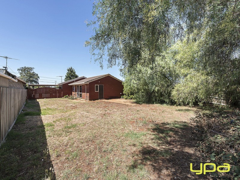 15 Bourke Road, Melton South VIC 3338