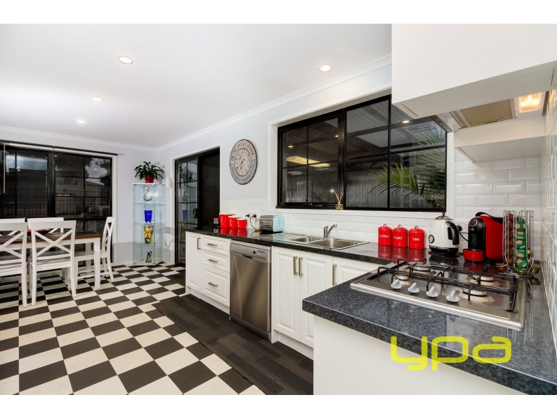 8 St John Place, Melton West VIC 3337