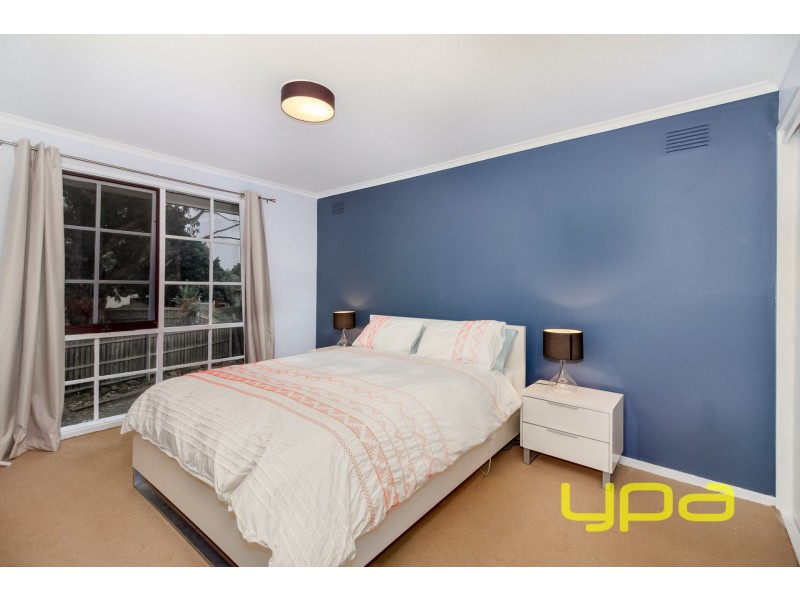 8 St John Place, Melton West VIC 3337