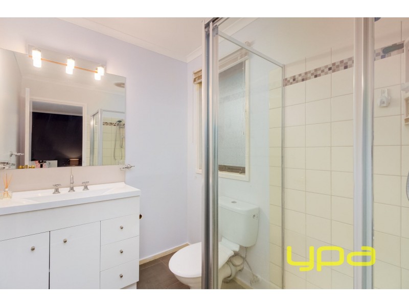 8 St John Place, Melton West VIC 3337