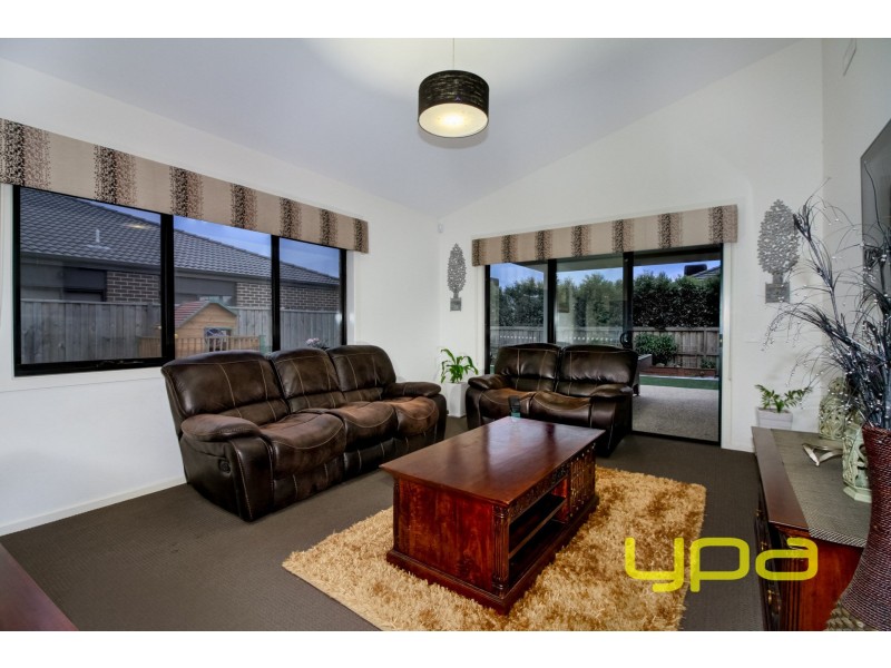 6 Glenelly Street, Melton South VIC 3338