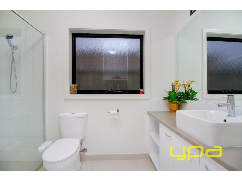 6 Glenelly Street, Melton South VIC 3338