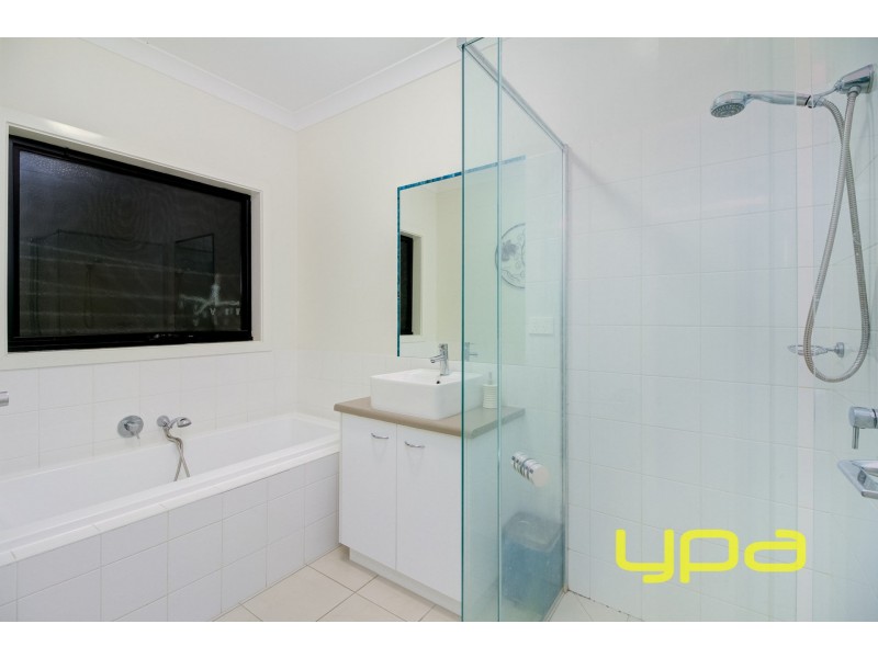 6 Glenelly Street, Melton South VIC 3338