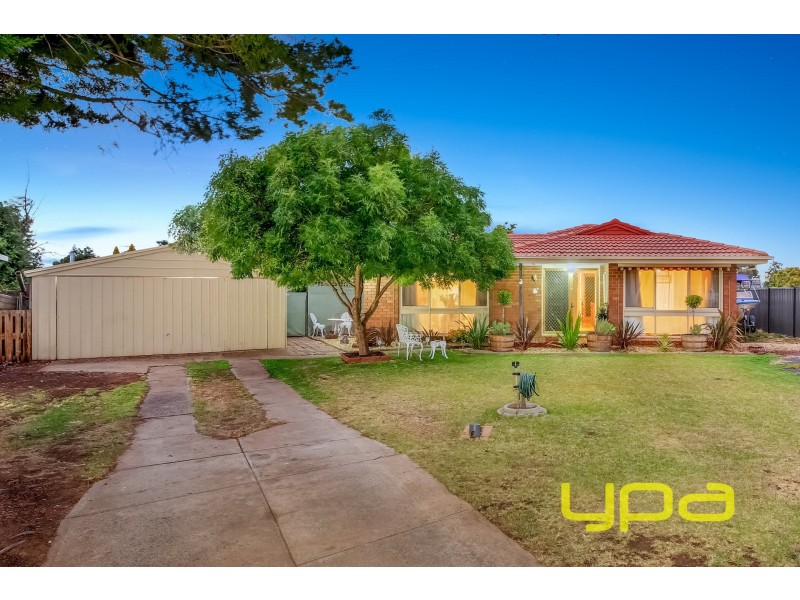 3 Landau Place, Melton West VIC 3337