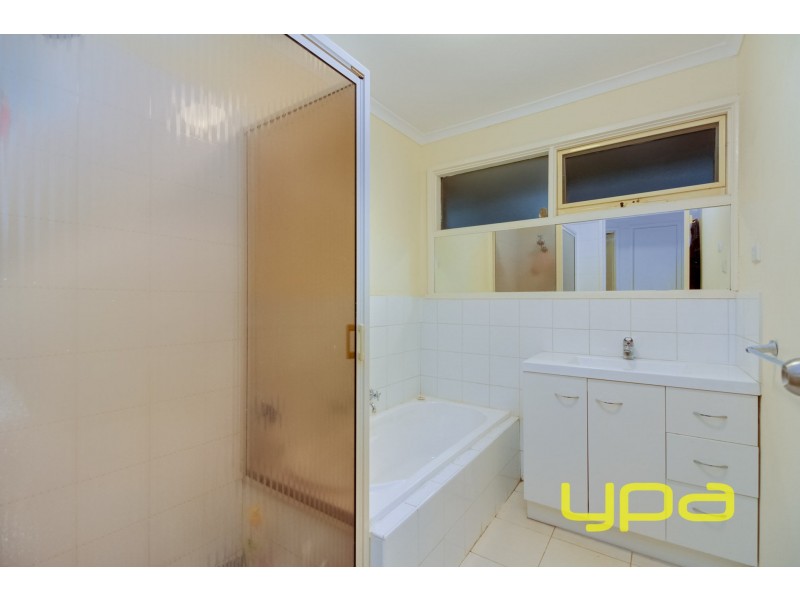 3 Landau Place, Melton West VIC 3337