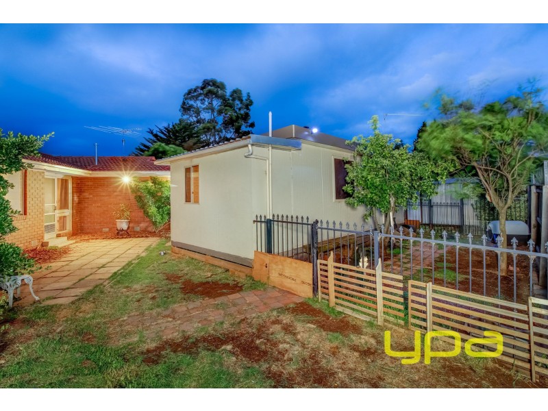 3 Landau Place, Melton West VIC 3337