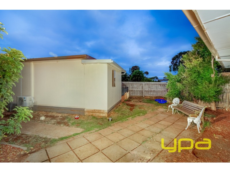 3 Landau Place, Melton West VIC 3337