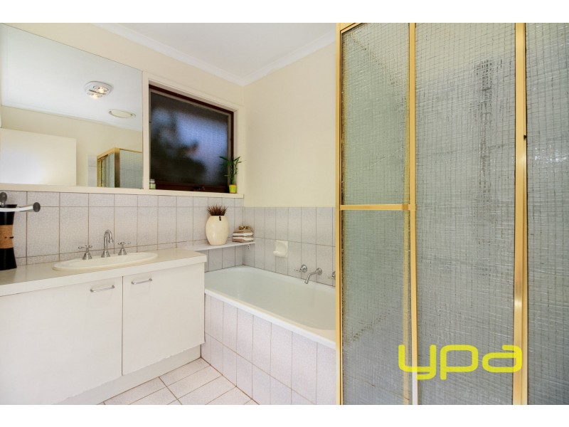 34 Pennyroyal Crescent, Kurunjang VIC 3337