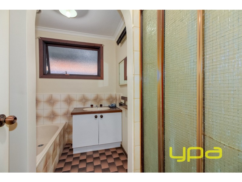 15 Morris Street, Melton South VIC 3338