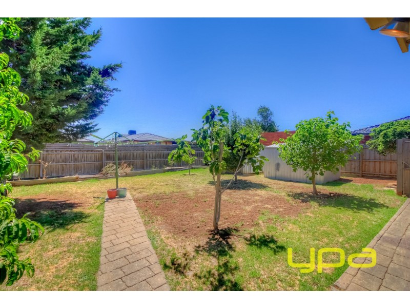 15 Morris Street, Melton South VIC 3338