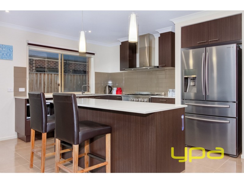 33 Castletown Boulevard, Melton South VIC 3338