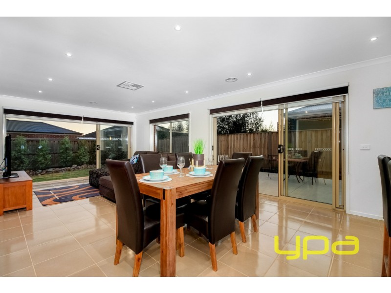 33 Castletown Boulevard, Melton South VIC 3338