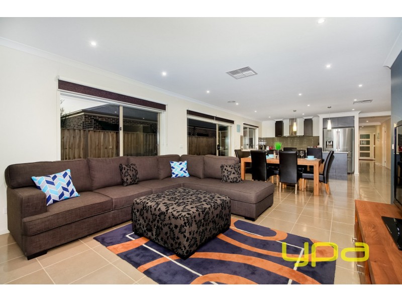 33 Castletown Boulevard, Melton South VIC 3338