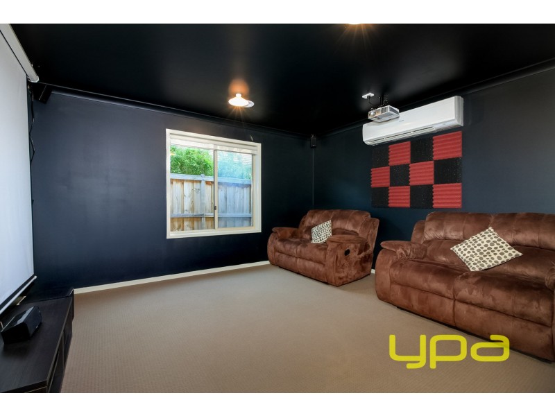 33 Castletown Boulevard, Melton South VIC 3338