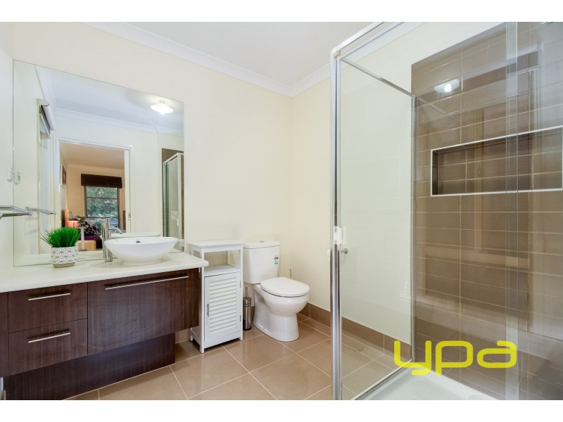 33 Castletown Boulevard, Melton South VIC 3338