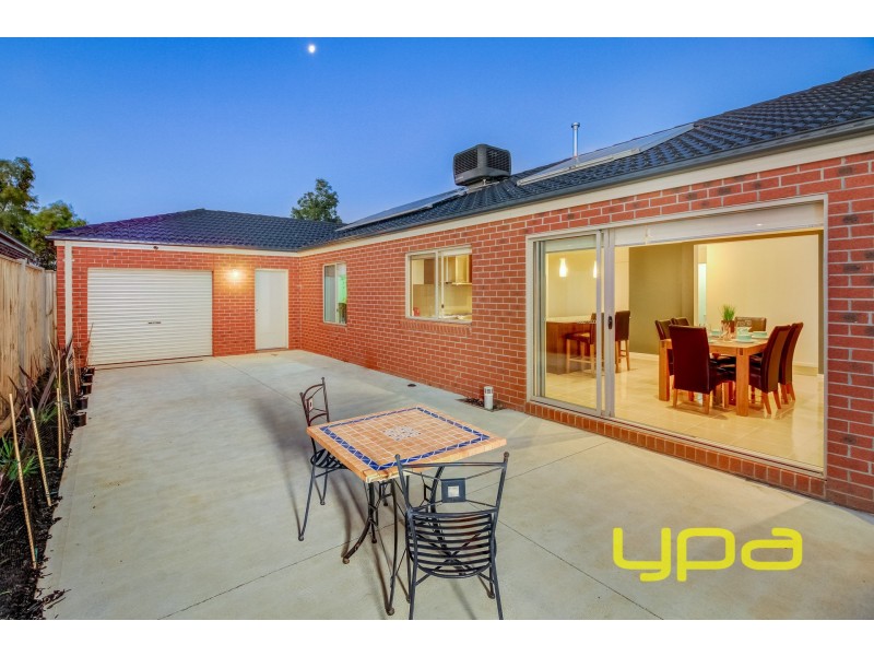 33 Castletown Boulevard, Melton South VIC 3338