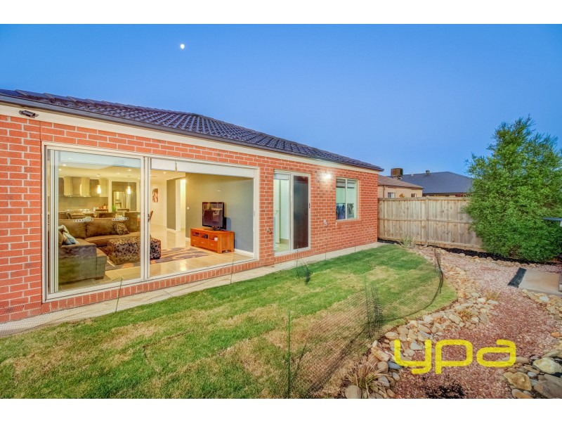 33 Castletown Boulevard, Melton South VIC 3338