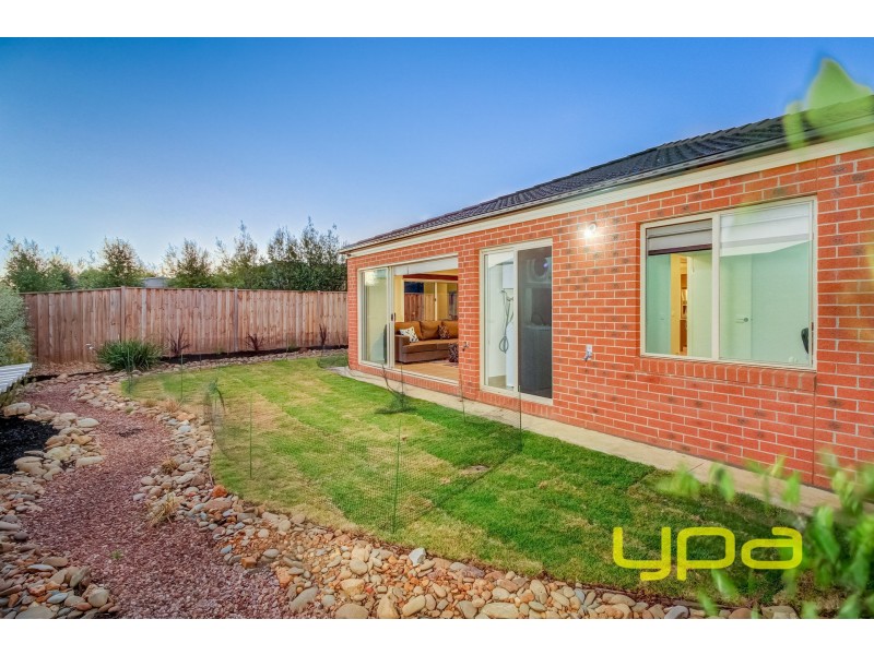33 Castletown Boulevard, Melton South VIC 3338