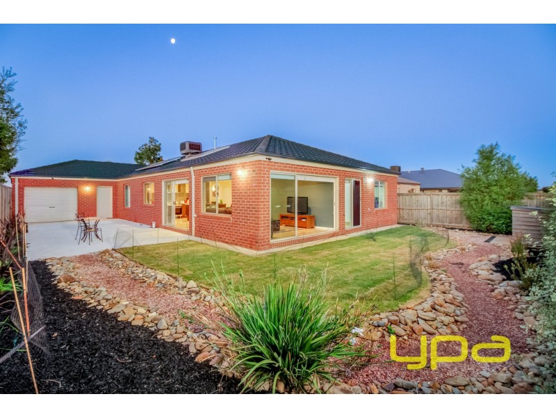 33 Castletown Boulevard, Melton South VIC 3338