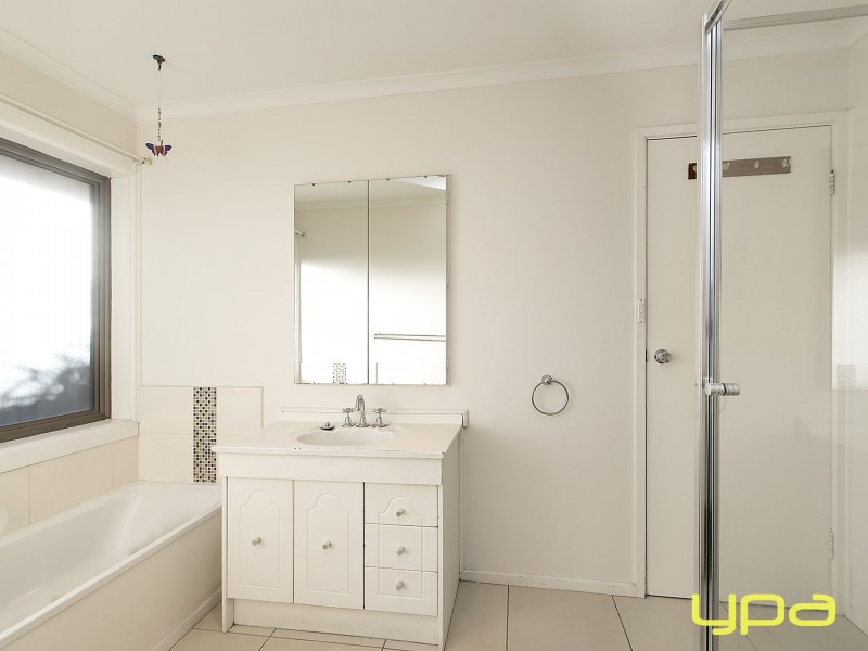 3 Berwick Place, Melton West VIC 3337