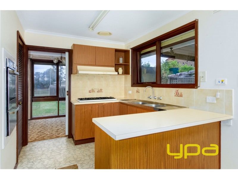 2 Grenville Place, Melton West VIC 3337