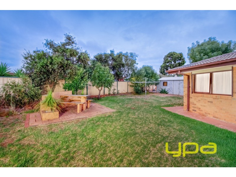 2 Grenville Place, Melton West VIC 3337