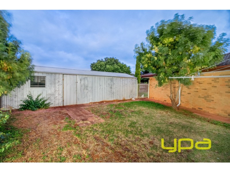 2 Grenville Place, Melton West VIC 3337