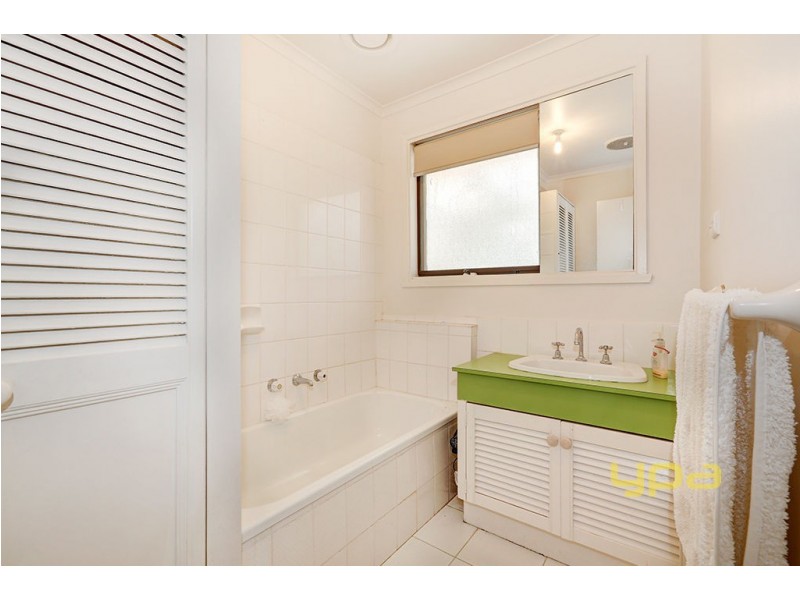 1/36 Kurrajong Crescent, Melton South VIC 3338