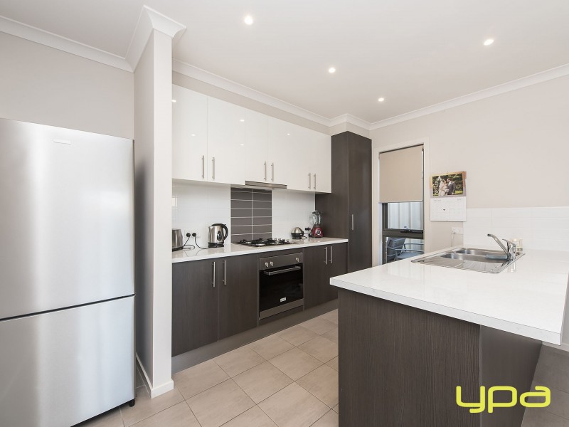 2/25 Lomandra Bowl, Melton West VIC 3337