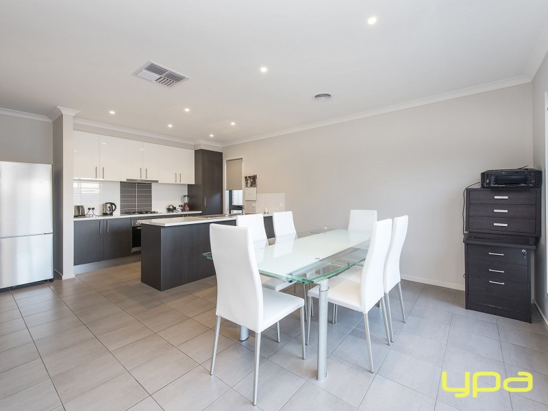 2/25 Lomandra Bowl, Melton West VIC 3337