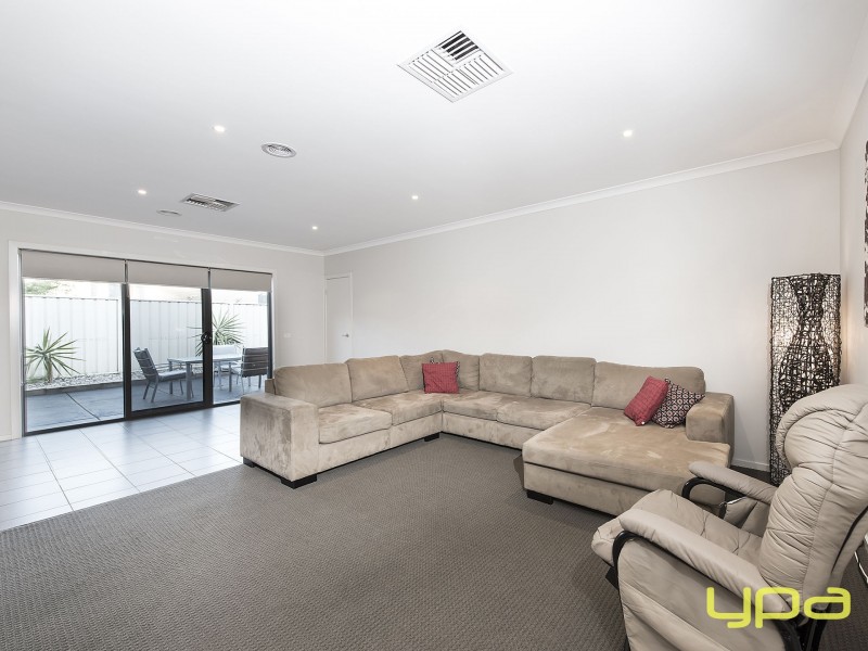 2/25 Lomandra Bowl, Melton West VIC 3337