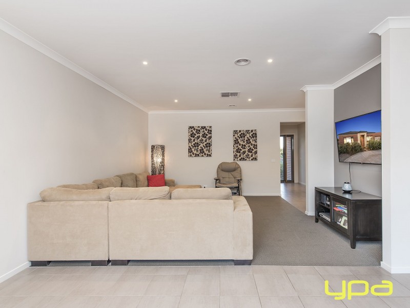 2/25 Lomandra Bowl, Melton West VIC 3337