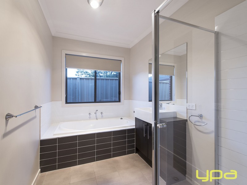 2/25 Lomandra Bowl, Melton West VIC 3337