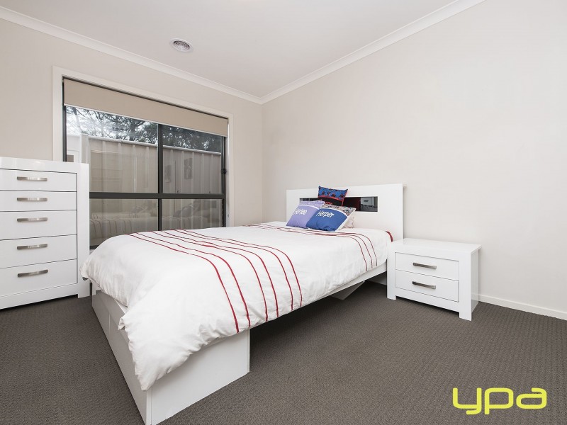 2/25 Lomandra Bowl, Melton West VIC 3337