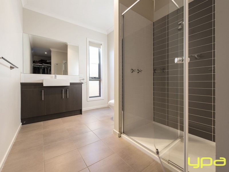 2/25 Lomandra Bowl, Melton West VIC 3337