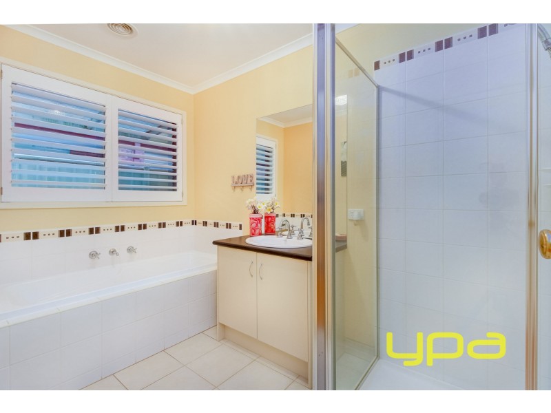 34 Fiddlewood Turn, Melton West VIC 3337