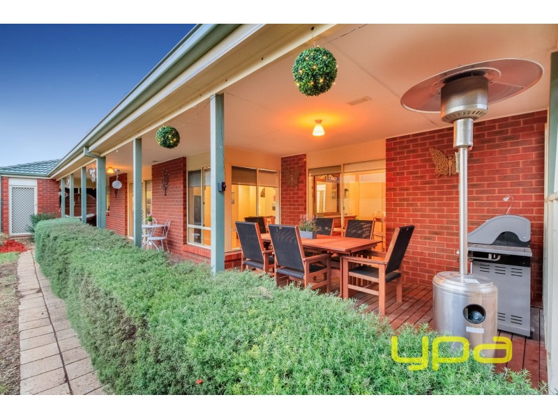 34 Fiddlewood Turn, Melton West VIC 3337