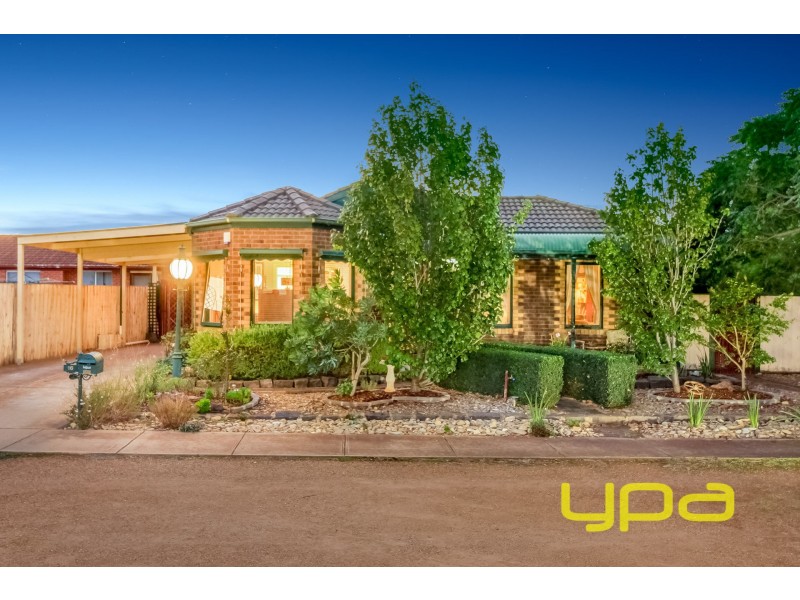 16 Cromwell Close, Melton South VIC 3338
