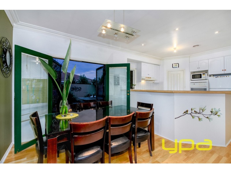 16 Cromwell Close, Melton South VIC 3338