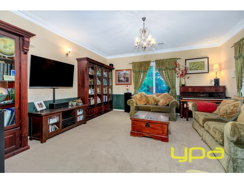 16 Cromwell Close, Melton South VIC 3338