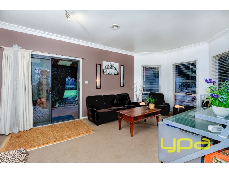 16 Cromwell Close, Melton South VIC 3338