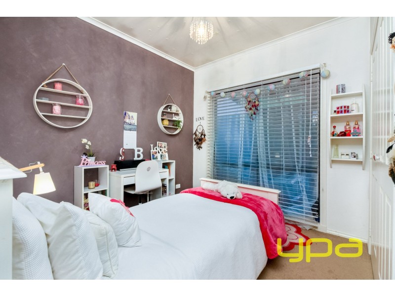 16 Cromwell Close, Melton South VIC 3338