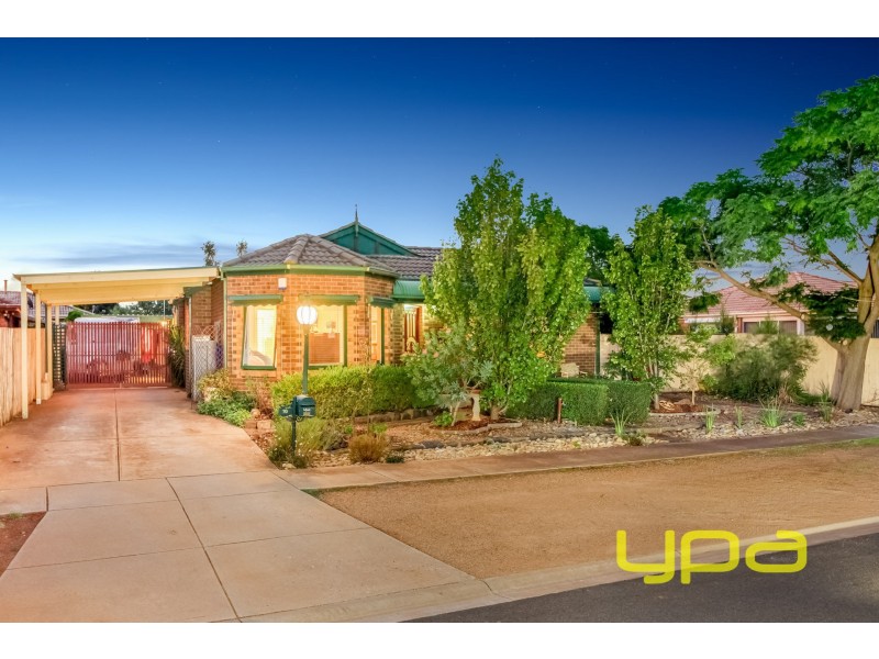 16 Cromwell Close, Melton South VIC 3338