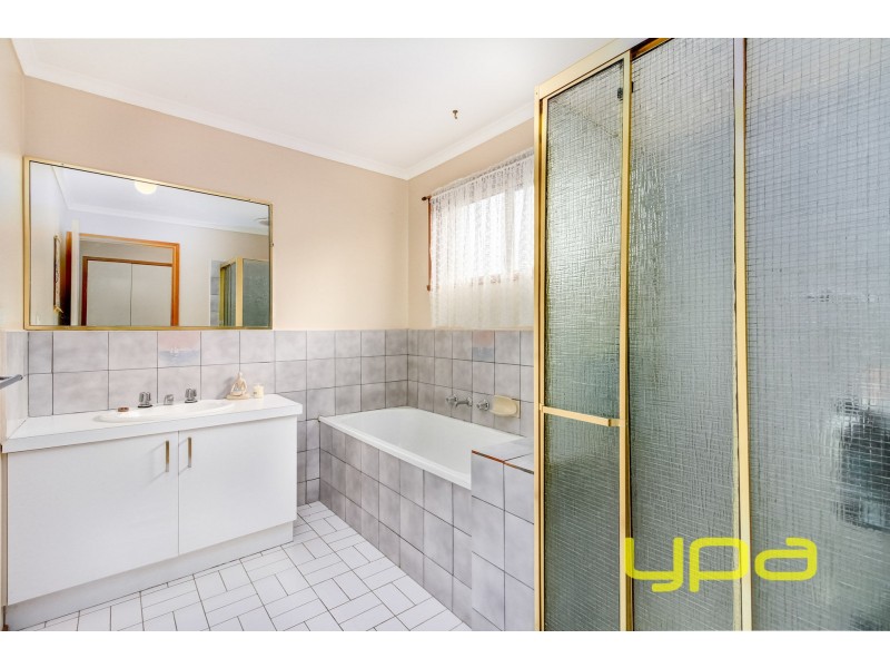 4/1 Reserve Road West, Melton VIC 3337