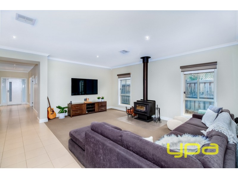 14 Desert Gum Way, Brookfield VIC 3338