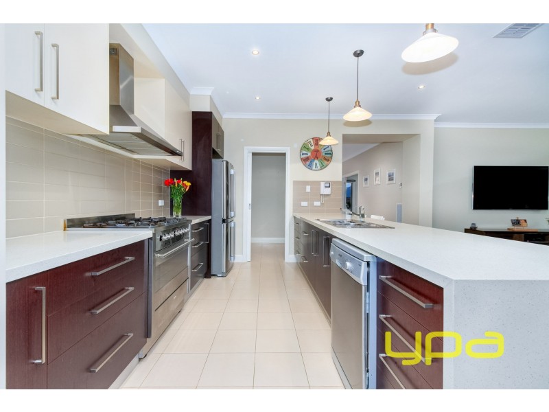 14 Desert Gum Way, Brookfield VIC 3338