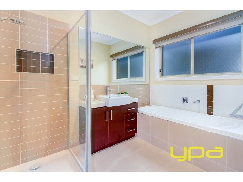 14 Desert Gum Way, Brookfield VIC 3338