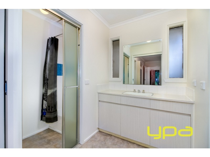 34 Rathdowne Circuit, Melton West VIC 3337