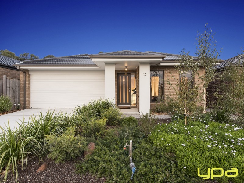 13 Burrawang Close, Brookfield VIC 3338